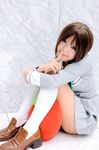  cosplay footwear ichigo_100 ichigo_100_percent kipi-san photo school_uniform serafuku socks sotomura_misuzu strawberry_pillow 