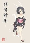  bare_shoulders black_hair blue_eyes detached_sleeves dragon_girl dragon_tail hair_ornament hairclip horns japanese_clothes kimono momo_no_kanzume monster_girl new_year open_mouth original sandals short_hair smile solo strapless tail 
