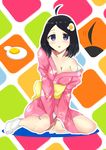  absurdres ahoge ameyoshi araragi_tsukihi bad_id bad_pixiv_id black_eyes black_hair breasts cleavage highres japanese_clothes kimono monogatari_(series) nisemonogatari off_shoulder short_hair small_breasts socks solo tabi 