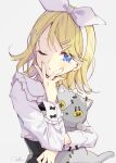  1girl blonde_hair blue_eyes bow_hairband collared_shirt frilled_shirt_collar frills hair_ornament hairband hairclip hazuki_natsu high-waist_skirt highres kagamine_rin looking_at_viewer one_eye_closed shirt skirt solo stuffed_animal stuffed_cat stuffed_toy upper_body vocaloid 