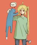  1girl absurdres ahoge animal blonde_hair blue_fur bocchi_the_rock! cat commentary detached_ahoge green_shirt hammer highres holding holding_animal holding_cat holding_hammer ijichi_nijika long_hair long_sleeves machuuu68 orange_background ponytail red_eyes shirt side_ponytail simple_background yamada_ryo yellow_eyes 