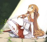  arm_support asuna_(sao) bare_shoulders breastplate brown_eyes brown_hair detached_sleeves hand_on_own_knee leaning_back long_hair mura_(kanojo_no_oukoku) sidelocks sitting skirt smile solo spotlight sword sword_art_online thighhighs very_long_hair weapon white_legwear 