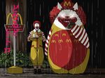  1boy afro bad_id bad_pixiv_id cup drink eating food french_fries glowing glowing_eyes hamburger hat horror_(theme) masao mcdonald's parody rain ronald_mcdonald smile tonari_no_totoro totoro totoro_bus_stop translated 