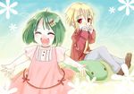  1girl akai_tori blonde_hair blush brera_sterne child flower green_hair lowres macross macross_frontier music ranka_lee red_eyes short_hair singing toy 