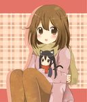  animal_ears bad_id bad_pixiv_id brown_eyes brown_hair cat_ears highres hirasawa_yui k-on! minigirl multiple_girls nakano_azusa pantyhose ryoutan scarf short_hair winter_clothes 