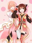  animal_ears brown_hair cat_ears estellise_sidos_heurassein gloves green_eyes kemonomimi_mode multiple_girls pink_background pink_hair polka_dot polka_dot_background rita_mordio short_hair shuri_(9818) smile tales_of_(series) tales_of_vesperia 