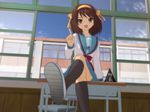  3d blue_sailor_collar blue_skirt cel_shading danchou_pyramid desk hokusen kita_high_school_uniform medium_hair sailor_collar school_uniform serafuku skirt solo suzumiya_haruhi suzumiya_haruhi_no_yuuutsu 