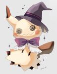  artist_name bow bowtie colored_skin commentary_request grey_background hat highres iwasi_29 mimikyu pokemon pokemon_(creature) purple_bow purple_bowtie simple_background solid_oval_eyes sparkle tail twitter_username wavy_mouth witch_hat yellow_skin 