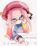  1girl beret blue_eyes blue_sweater closed_mouth commentary_request hat heart inkling inkling_girl inkling_player_character long_hair looking_at_viewer multicolored_sweater pink_hair pink_headwear pink_sweater pointy_ears simple_background smile solo splatoon_(series) splatoon_3 sweater tentacle_hair translation_request una_ku_277 upper_body white_background yellow_sweater 