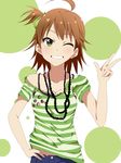  ahoge awakened_miki badge beads brown_hair button_badge green_eyes hand_on_hip hitotsuki_nanoka hoshii_miki idolmaster idolmaster_(classic) jewelry necklace off_shoulder one_eye_closed polka_dot polka_dot_background shirt smile solo striped striped_shirt upper_body v 