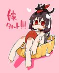  :d animal animal_on_head black_cat black_hair blush blush_stickers cat cat_on_head cream food fruit heart in_food looking_at_viewer masha minigirl nichijou nude on_head open_mouth pink_background red_eyes sakamoto_(nichijou) scarf shinonome_nano short_hair simple_background smile strawberry tart_(food) translated winding_key 