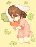  animal_ears bad_id bad_pixiv_id barefoot brown_hair bunny_ears carrot clover clover_(flower) dress flower four-leaf_clover hug inaba_tewi misoni_comi object_hug pink_dress red_eyes short_hair simple_background solo tears touhou yellow_background 