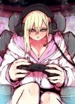  1girl asymmetrical_hair blonde_hair blue_eyes blurry breasts chair cleavage controller depth_of_field game_controller gaming_chair highres hood hoodie indoors kouhai_wa_inkya_agari_no_infuruensaa legs_together playing_games shigerin_(kouhai_wa_inkya_agari_no_infuruensaa) single_sidelock sitting smile swivel_chair tomboy upper_body white_hoodie zyugoya 