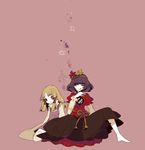  bad_id bad_pixiv_id barefoot blonde_hair leaf mirror moriya_suwako multiple_girls no_hat no_headwear purple_hair rope shikimi_(yurakuru) short_hair touhou yasaka_kanako 