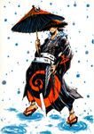  absurdres ai_ai_gasa belt covered_eyes geta hand_on_hip hat highres male_focus nehitsuji_(syatihokoga) oriental_umbrella original rain solo spiral straw_hat sword_hilt tengu-geta umbrella 
