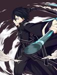  black_eyes black_hair coat dual_wielding holding kirito male_focus sword sword_art_online weapon yamatoba 