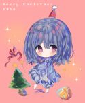  1girl 2018 :o bangs blue_dress blue_hair blush bow box brown_background chibi christmas christmas_tree commentary_request cottontailtokki dress gift gift_box hair_between_eyes hat looking_at_viewer merry_christmas original pantyhose parted_lips purple_eyes red_bow red_hat santa_hat shadow solo sparkle star white_legwear 