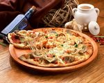  food garlic highres jiji_(kbj0225) no_humans original photorealistic pizza shrimp 