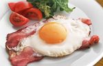  breakfast egg food fried_egg hokkaido_(artist) lettuce no_humans original photo-referenced photorealistic plate still_life sunny_side_up_egg tomato 
