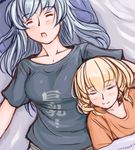  blonde_hair breasts casual closed_eyes clothes_writing hina_ichigo large_breasts long_hair lowres multiple_girls older open_mouth rozen_maiden shirt short_hair silver_hair sleeping suigintou t-shirt tsuda_nanafushi 