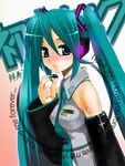  detached_sleeves green_eyes green_hair hatsune_miku highres long_hair microphone solo twintails vocaloid yaya_hinata 