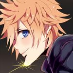  black_coat_(kingdom_hearts) blonde_hair blue_eyes blush brown_background chin close-up glint kingdom_hearts looking_at_viewer lowres male_focus pinko_(inazume-panko) roxas simple_background solo sparkle spiked_hair upper_body 