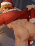  2boys ass bara bare_pectorals bed blonde_hair bottomless covered_penis granblue_fantasy green_eyes hat jacket large_pectorals lifting_another&#039;s_clothes male_focus multiple_boys muscular muscular_male naked_jacket on_bed open_clothes open_jacket open_mouth pectorals red_jacket santa_costume santa_hat satoimo_sanda short_hair sidepec smile solo_focus undercut vane_(granblue_fantasy) yaoi 