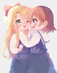  2girls :3 blonde_hair blue_background blue_dress bow brown_hair child dress fang green_eyes hair_bow hands_on_another&#039;s_cheeks hands_on_another&#039;s_face himesaka_noa hoshino_hinata long_hair looking_at_another multiple_girls open_mouth red_bow sailor_collar short_hair simple_background watashi_ni_tenshi_ga_maiorita! white_sailor_collar white_sleeves xhfn4743 