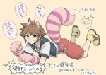  alice_in_wonderland animal_ears bad_id bad_pixiv_id blue_eyes brown_hair cat cat_ears cat_tail chain cheshire_cat cheshire_cat_(cosplay) cosplay gloves grin jewelry kingdom_hearts male_focus multicolored multicolored_tail necklace ng_sam parted_lips paw_pose simple_background smile solo sora_(kingdom_hearts) spiked_hair striped tail translation_request whiskers 