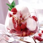  depth_of_field dessert food fruit ice_cream leaf mint napkin no_humans original photorealistic pink pink_background raspberry spoon still_life usatan_(artist) 