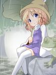  blonde_hair blue_eyes frog hat leaf_umbrella moriya_suwako natsu_no_koucha short_hair sitting sitting_on_rock skirt smile solo thighhighs touhou vest zettai_ryouiki 