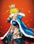  ahoge armor artoria_pendragon_(all) blonde_hair blue_cape blue_eyes breastplate cape colored_eyelashes crown fate/stay_night fate_(series) fur-trimmed_cape fur_trim highres mimit red_background saber solo type-moon 