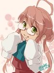 2015 4suke ahoge artist_name bangs bow dated glasses green_eyes grin kantai_collection long_hair long_sleeves looking_at_viewer makigumo_(kantai_collection) pink_background pink_hair round_eyewear school_uniform sleeves_past_fingers sleeves_past_wrists smile solo twintails upper_body 