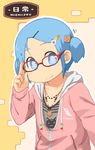 bespectacled blue_eyes blue_hair casual glasses hair_cubes hair_ornament hairclip hairpin highres hood hooded_jacket jacket jewelry kamakura_(nichijou) naganohara_mio necklace nichijou nishimura_(prism_engine) short_hair short_twintails smile solo twintails 