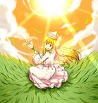  blonde_hair cloud dress fairy_wings flower grass grin hat highres holding holding_flower light_particles light_rays lily_white long_hair long_sleeves looking_at_viewer looking_back orange_sky petals purple_eyes sheng_jun shiny shiny_hair sky smile solo squatting sun sunburst sunlight touhou white_dress wind wings 