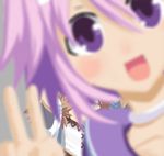  blanc blurry enmouno grey_background hair_ornament looking_at_viewer multiple_girls neptune_(choujigen_game_neptune) neptune_(series) open_mouth photobomb purple_eyes purple_hair short_hair smile v 