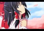  anime_coloring black_eyes black_hair blue_sky blurry blurry_background bow cherry_blossoms cloud day detached_sleeves frilled_shirt_collar frills from_behind hair_bow hair_tubes hakurei_reimu letterboxed looking_at_viewer looking_back okuba parted_lips petals red_bow ribbon-trimmed_sleeves ribbon_trim shaft_look shiny shiny_hair short_hair sky solo touhou upper_body 