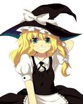  apron blizzomos blonde_hair bow braid green_eyes grin hair_bow hand_behind_head hat hat_bow highres kirisame_marisa looking_at_viewer puffy_sleeves short_sleeves side_braid single_braid smile solo touhou upper_body waist_apron white_background white_bow witch_hat yellow_eyes 