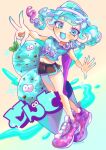  1girl 2others absurdres black_shorts blue_background blue_eyes blue_hair blue_shirt blue_trim commentary full_body gradient_background gradient_hair highres jellyfish_(splatoon) medium_hair midriff multicolored_hair multiple_others navel octoling octoling_girl open_mouth payayo884 pink_footwear pink_hair print_shirt see-through_headwear shirt shoes short_shorts shorts smile splatoon_(series) splatoon_3 symbol-only_commentary teeth tentacle_hair twintails two-tone_hair v visor_cap white_background 