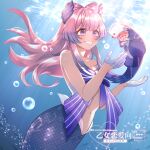  1girl bandeau bare_arms bare_shoulders blue_bow blue_hair bow commentary genshin_impact gloves gradient_hair grin highres leisurely_otter_(genshin_impact) long_hair mermaid midriff monster_girl multicolored_hair namtan navel pink_hair purple_eyes sangonomiya_kokomi smile solo stomach strapless tube_top underwater very_long_hair white_gloves 