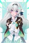  1girl aqua_hair blue_bow blush bow bridal_gauntlets commentary_request firefly_(honkai:_star_rail) gradient_hair grey_hair grey_hairband hair_bow hairband hand_up head_tilt highres honkai:_star_rail honkai_(series) jacket long_hair long_sleeves looking_at_viewer multicolored_hair partial_commentary purple_eyes solo upper_body very_long_hair white_jacket yuuyu_(moco20111115) 