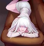  blue_eyes chin_rest couch crossed_arms gen_(bividgen) jormungand koko_hekmatyar long_hair long_sleeves looking_at_viewer lying on_couch on_side pencil_skirt pink_legwear shirt skirt smile solo upside-down white_hair white_shirt white_skirt 