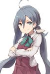  ahoge crossed_arms grey_hair hair_between_eyes hair_ribbon kantai_collection kiyoshimo_(kantai_collection) long_hair ribbon roll_okashi school_uniform simple_background smile smug solo twintails upper_body very_long_hair white_background 