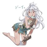  gloves granblue_fantasy highres kneeling long_hair looking_at_viewer red_eyes silver_hair simple_background smile solo tongue tongue_out white_background zaxwu zooey_(granblue_fantasy) 