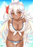  ahoge arms_behind_back ass_visible_through_thighs bare_shoulders bikini breasts cleavage dark_skin flower granblue_fantasy groin hair_between_eyes hibiscus leaning_forward long_hair looking_at_viewer medium_breasts navel orange_eyes smile solo stomach swimsuit thighs very_long_hair wet wet_clothes white_bikini white_hair yano_takumi zooey_(granblue_fantasy) 