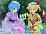  3d alternate_costume bat_wings blonde_hair blue_hair commentary fireworks flandre_scarlet floral_print hat highres japanese_clothes kimono kurogoma_(meganegurasan) light_particles mikumikudance mob_cap multiple_girls night no_hat no_headwear obi pond red_eyes remilia_scarlet sash senkou_hanabi short_hair short_ponytail siblings side_ponytail sisters smile sparkler squatting summer touhou tree water wings yukata 