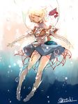 atoki bare_legs barefoot bubble fish full_body green_eyes highres legs looking_at_viewer miniskirt mizuhashi_parsee pointy_ears robe sash scarf short_hair skirt smile solo touhou underwater 