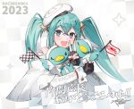  1girl beret checkered_flag commentary_request fang fingerless_gloves flag gloves goodsmile_racing hair_between_eyes hair_ornament hat hatsune_miku highres long_hair long_sleeves looking_at_viewer racing_miku racing_miku_(2023) skin_fang solo toridamono twintails upper_body v vocaloid 