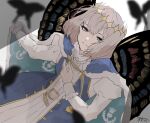  1boy bishounen blonde_hair blue_eyes bowing bug butterfly butterfly_wings cape commentary_request crown diamond_hairband fate/grand_order fate_(series) from_above frown fur-trimmed_cape fur_trim hair_between_eyes half-closed_eyes highres insect_wings jtgbaaa long_sleeves looking_at_viewer male_focus muted_color oberon_(fate) shirt short_hair signature solo spotlight upper_body white_shirt wings 
