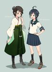  ahoge bangs black_hair brown_eyes cosplay costume_switch deco_(geigeki_honey) green_eyes grin hakama hand_on_hip hat japanese_clothes kantai_collection long_sleeves matsukaze_(kantai_collection) matsukaze_(kantai_collection)_(cosplay) meiji_schoolgirl_uniform mini_hat mini_top_hat miyuki_(kantai_collection) miyuki_(kantai_collection)_(cosplay) multiple_girls open_mouth school_uniform short_hair smile sweat top_hat wide_sleeves 